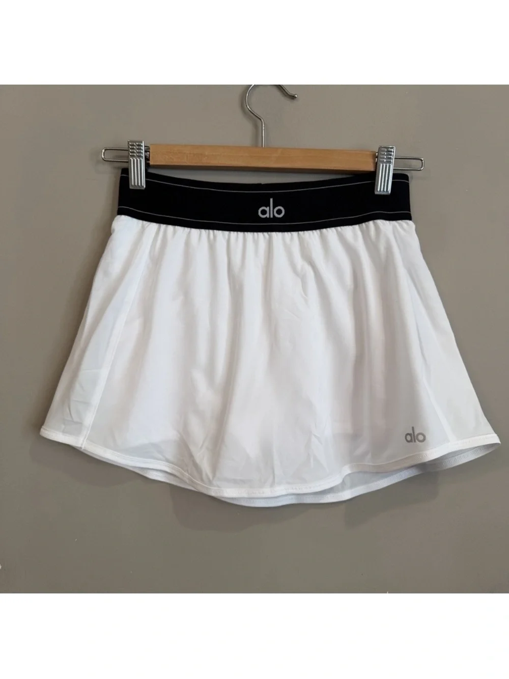 ALO Yoga White Skater Skort with Black Elastic Waistband